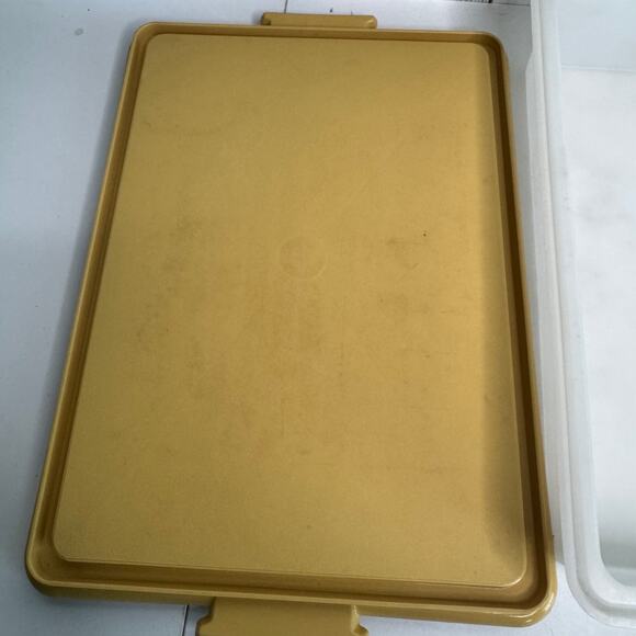 Vintage Tupperware Harvest Gold Rectangular Sheet Cake Carrier with Handle 622-5 - Picture 5 of 7